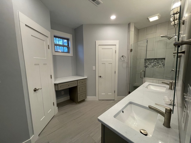 109 Coggins Farm Road Spartanburg, SC 29307 - Photo 14 of 23 Master Bathroom