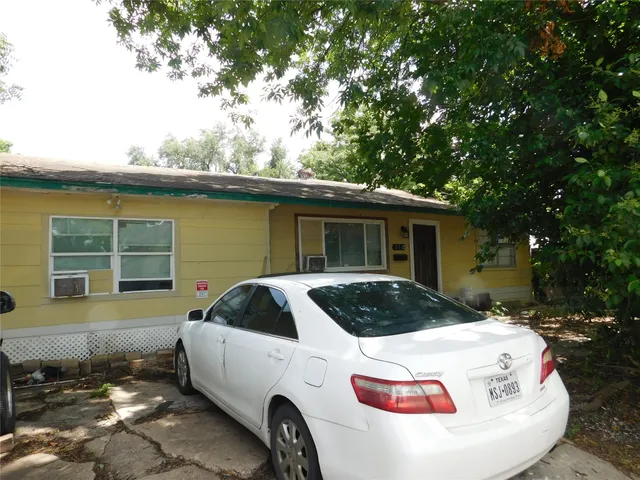a house view with a outdoor space
