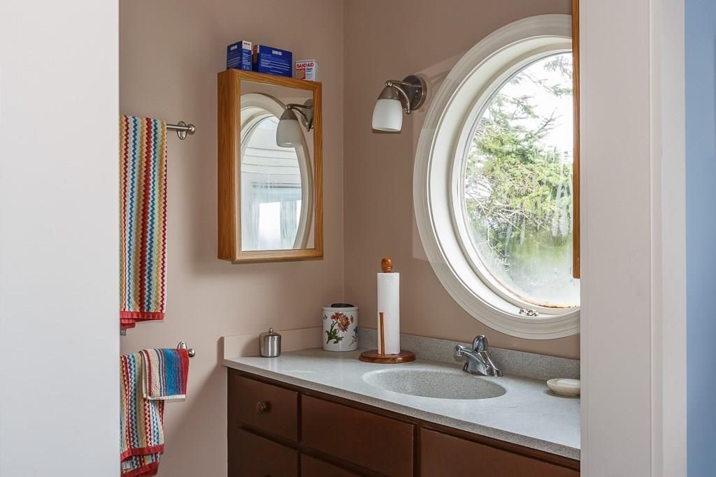 67 Cliff Road New Harbor, ME 04554 - Photo 18 of 28 Photo