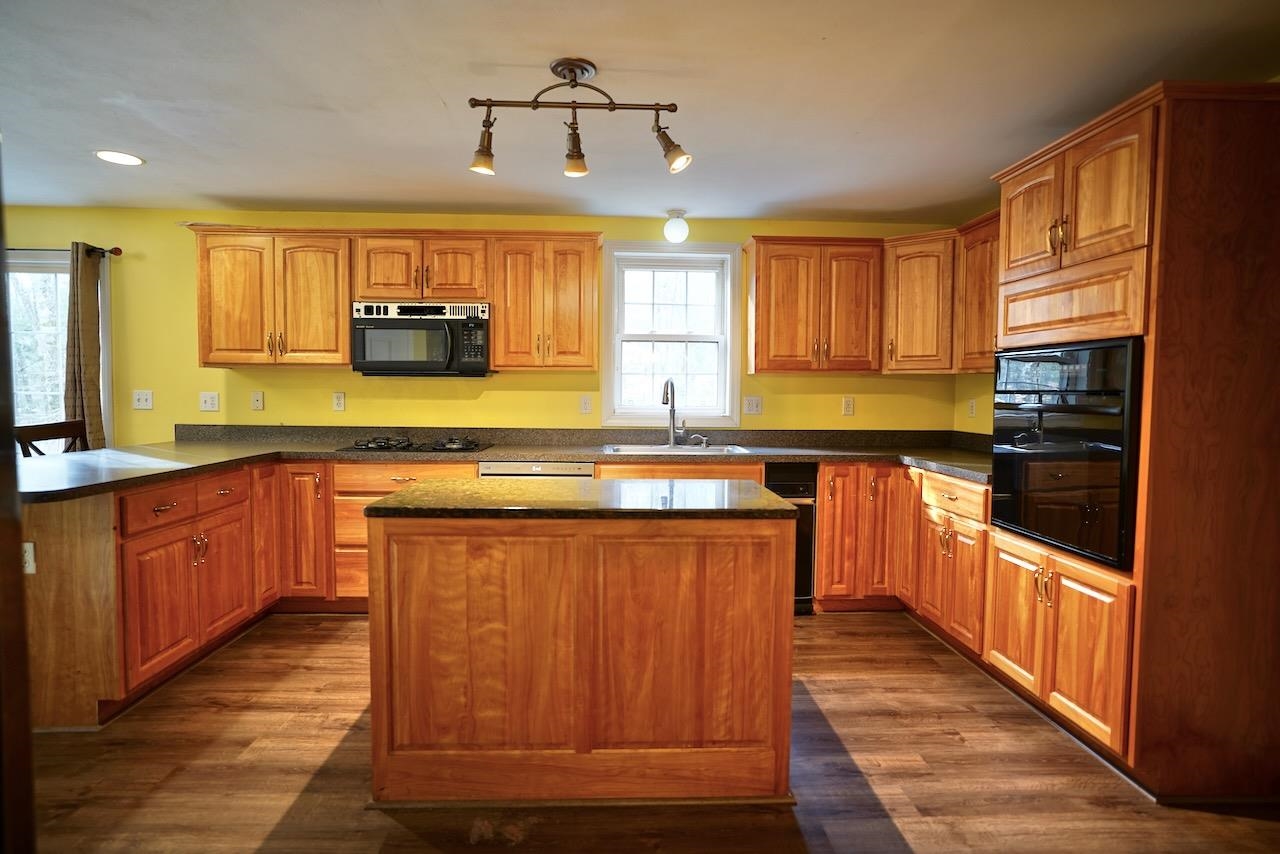 113 Karlin Road Fremont, NH 03044 - Photo 7 of 33