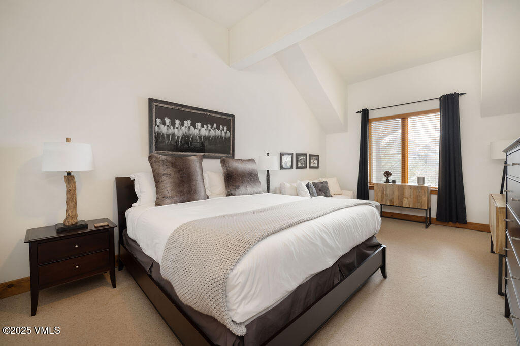 30 Cresta Road, Unit 308 Edwards, CO 81632 - Photo 6 of 9 a bedroom with bed and a window