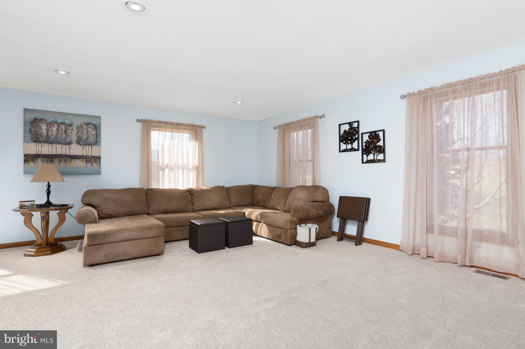 920 Dalrymple Road Sunderland, MD 20689 - Photo 11 of 30 Living Room
