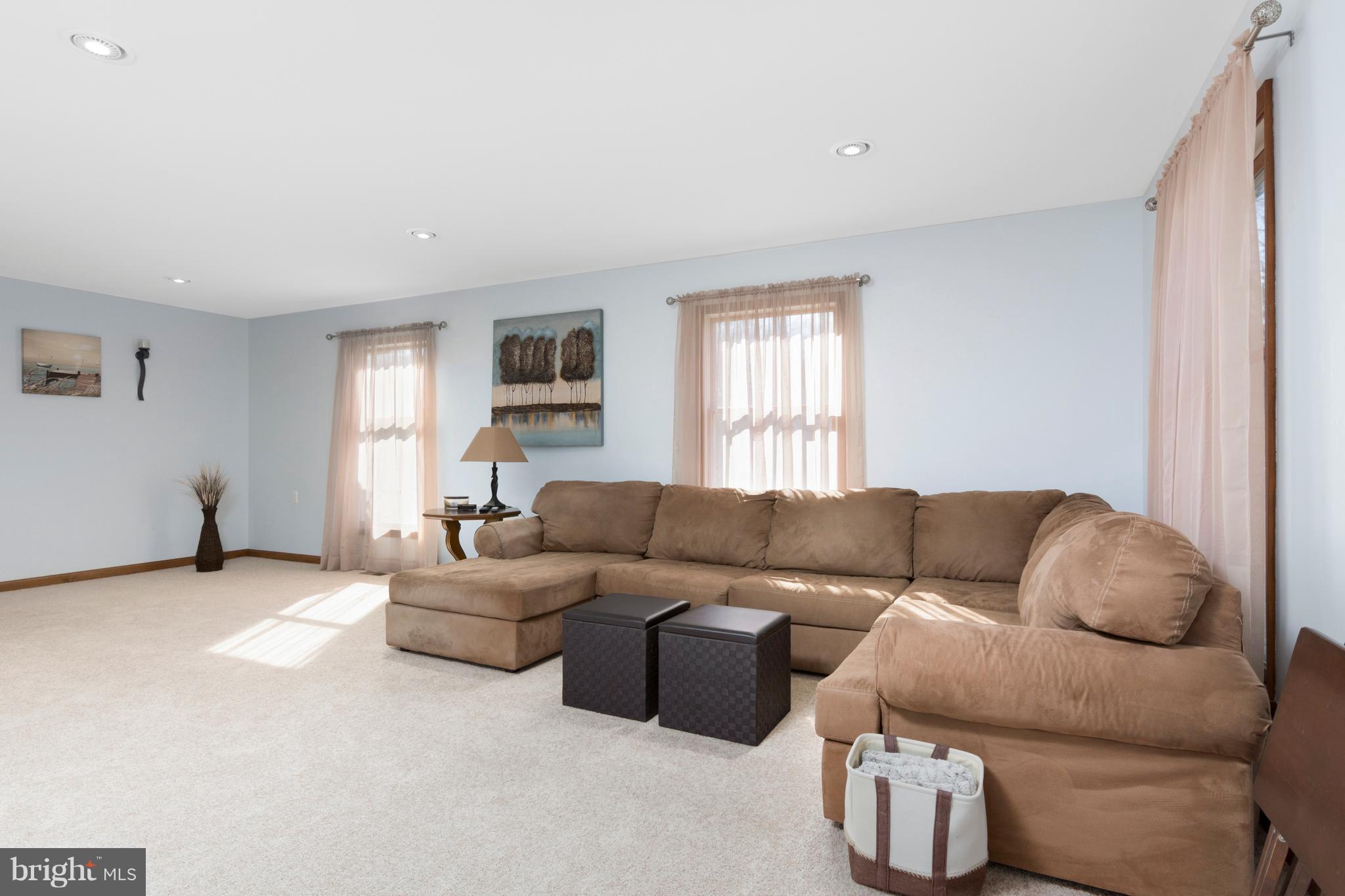 920 Dalrymple Road Sunderland, MD 20689 - Photo 12 of 30 Living Room