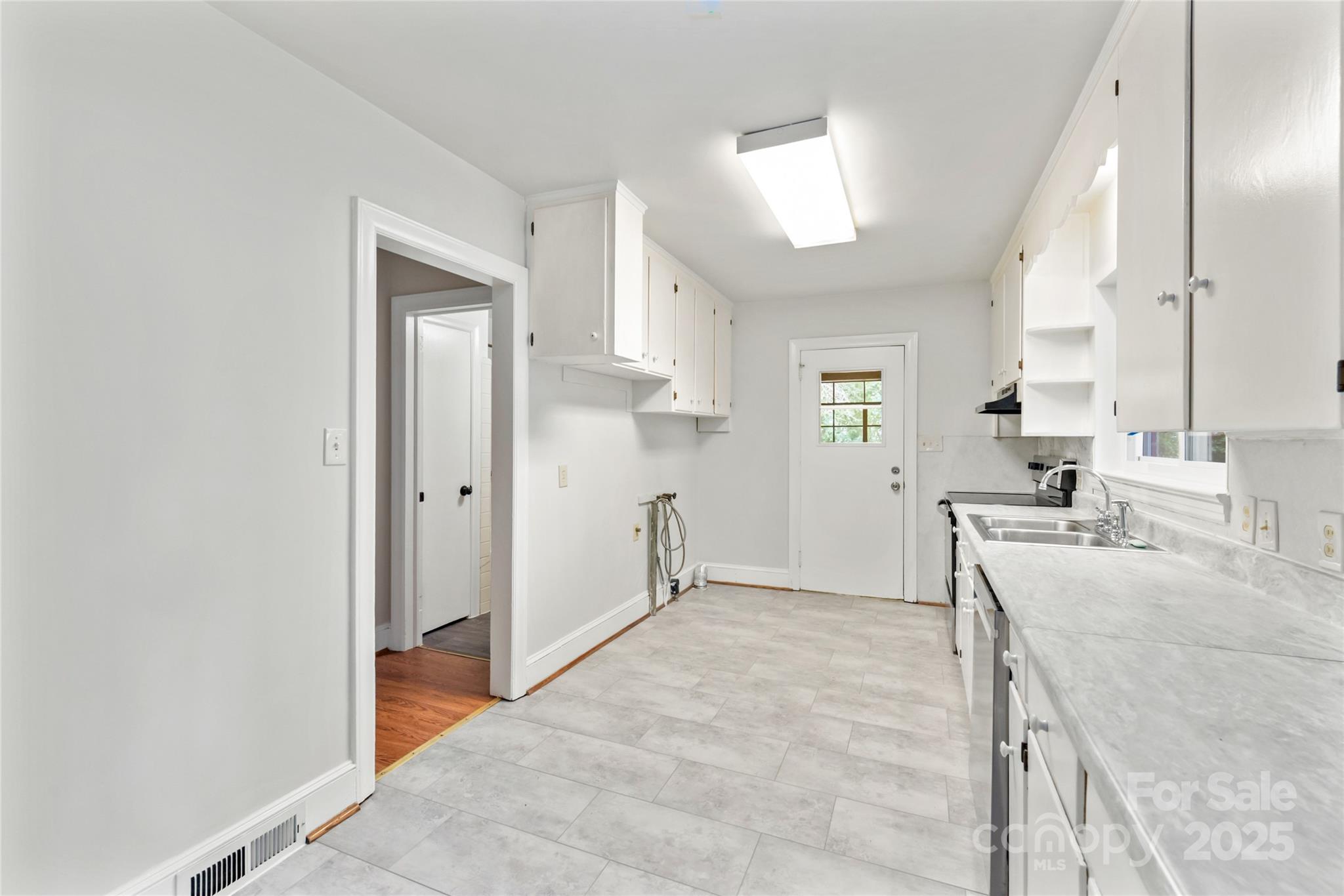 8603 Lawyers Road Charlotte, NC 28227 - Photo 12 of 30 Gallery Image 12