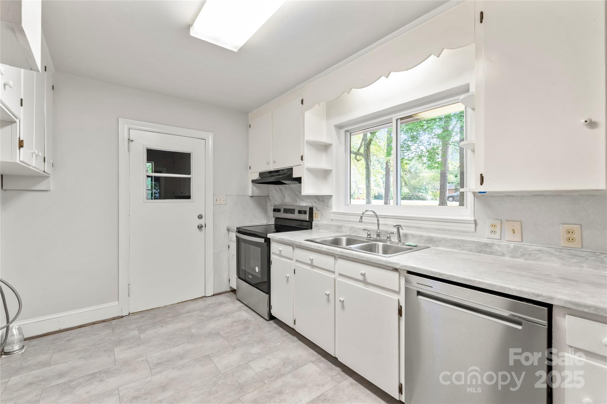 8603 Lawyers Road Charlotte, NC 28227 - Photo 13 of 30 Gallery Image 13