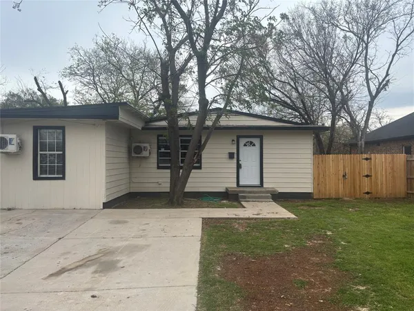 $1,750 | 2705 Belzise Terrace, Fort Worth, TX 76104