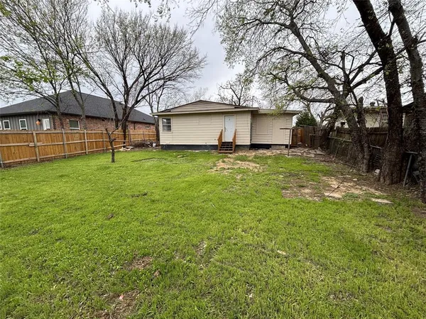 $1,750 | 2705 Belzise Terrace, Fort Worth, TX 76104