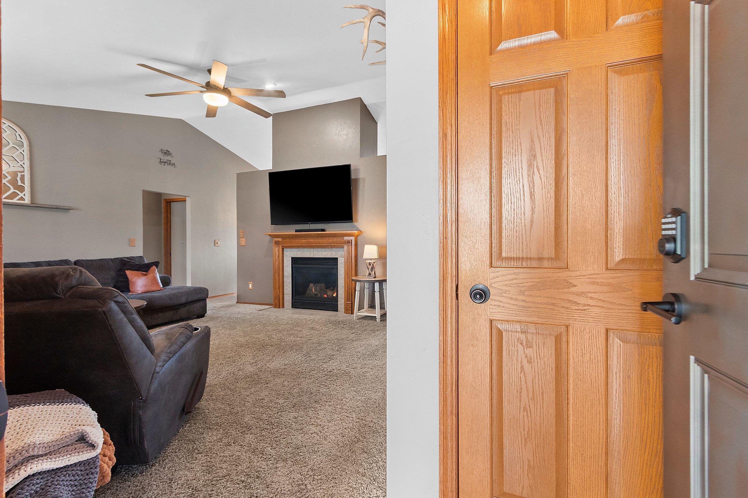 334 Falcon Circle Pulaski, WI 54162 - Photo 6 of 51