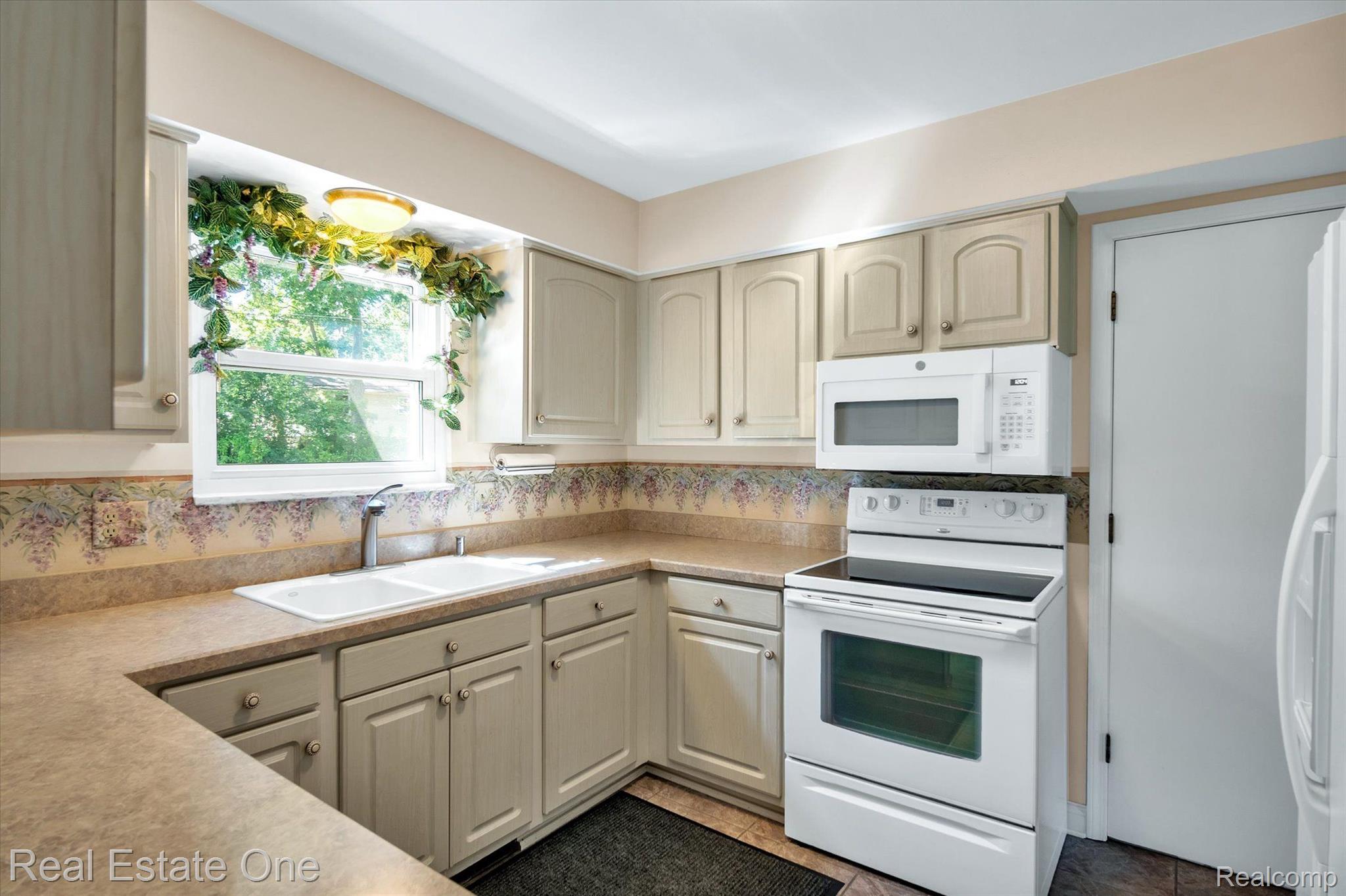 8321 Ferry Road Grosse Ile, MI 48138 - Photo 12 of 49