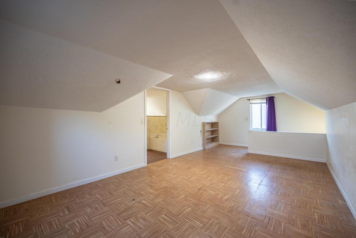 631 Crescent Road Columbus, OH 43204 - Photo 23 of 40 3rd Bedroom, Upper Level