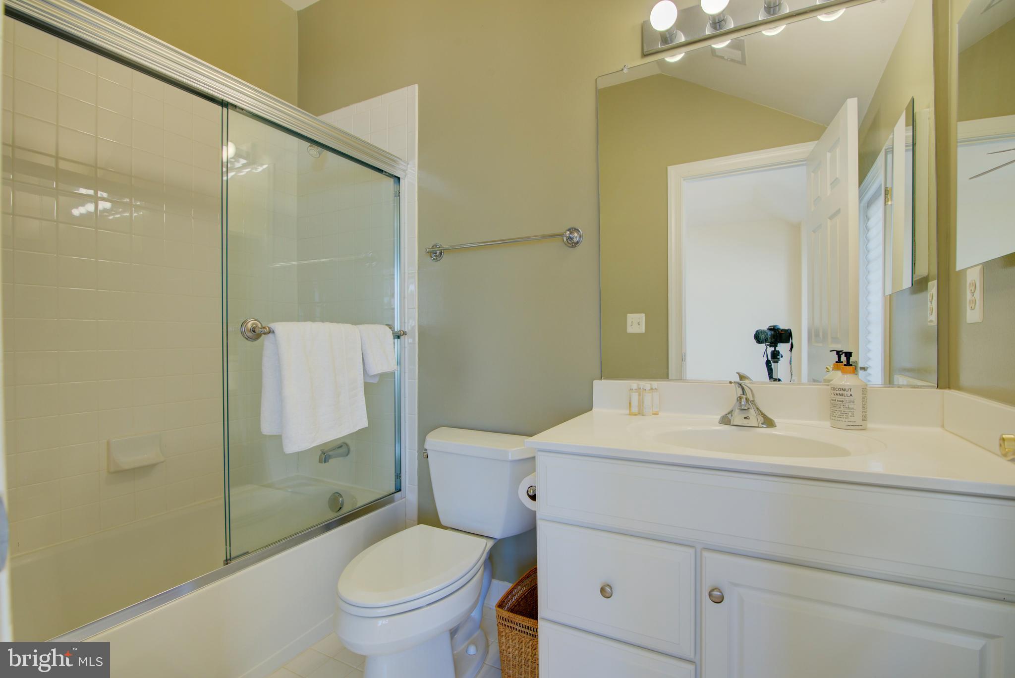 7690 Oak Field Court Springfield, VA 22153 - Photo 35 of 55 Bathroom 3