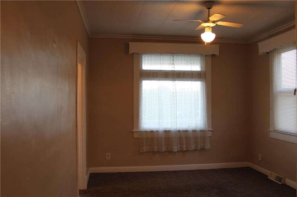 751 Freeport Road Creighton, PA 15030 - Photo 4 of 20 Living Room