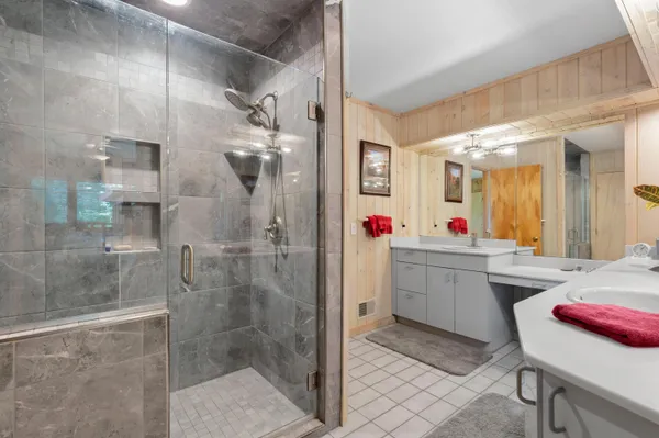 $7,700,000 | 100 West Adams Road, St. Louis, MI 48880