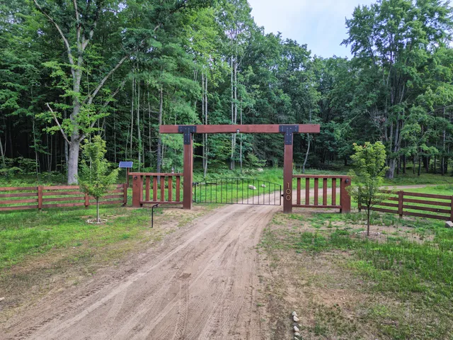 $8,250,000 | 100 West Adams Road, St. Louis, MI 48880