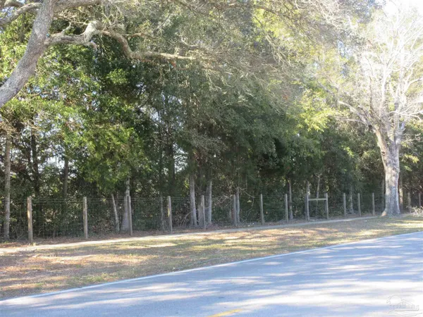 $1,600 | 4300 Santa Villa Drive, Pace, FL 32571