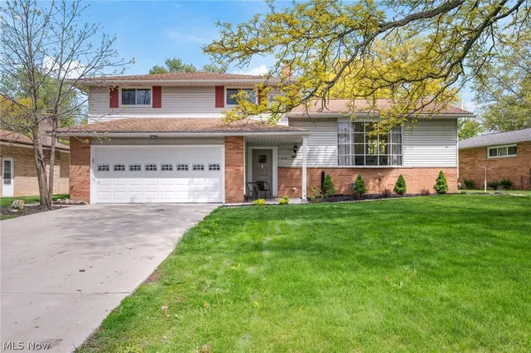 $340,000 | 5609 Pinnacle Park Drive, Seven Hills, OH 44131