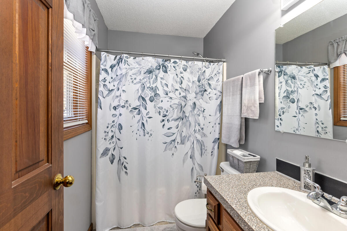 2902 63rd Street Fennville, MI 49408 - Photo 26 of 52 Primary Bath