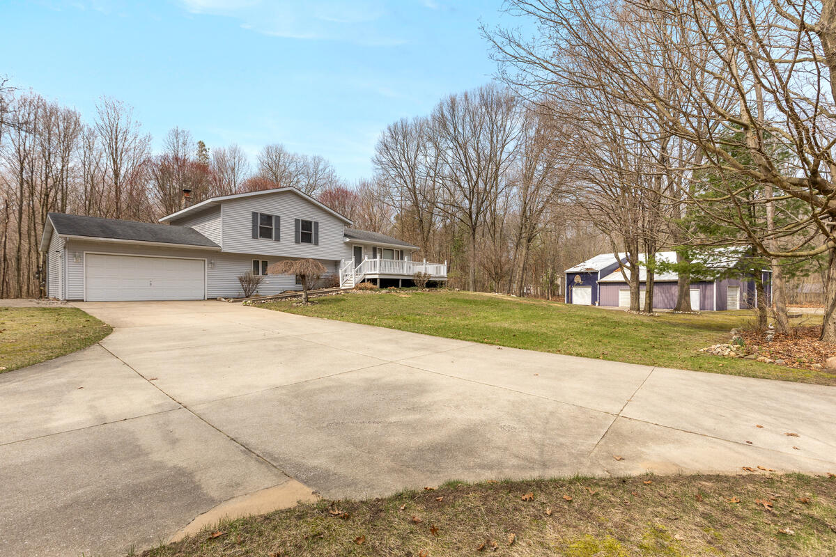 2902 63rd Street Fennville, MI 49408 - Photo 3 of 52 2902-63rd_004