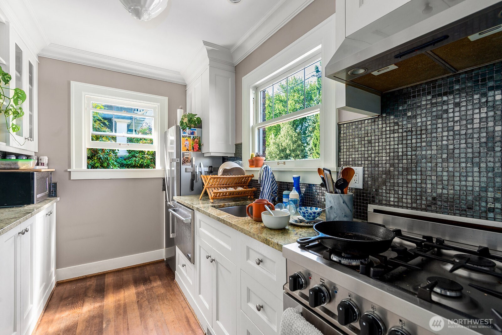 4915 Linden Avenue North Seattle, WA 98103 - Photo 20 of 40