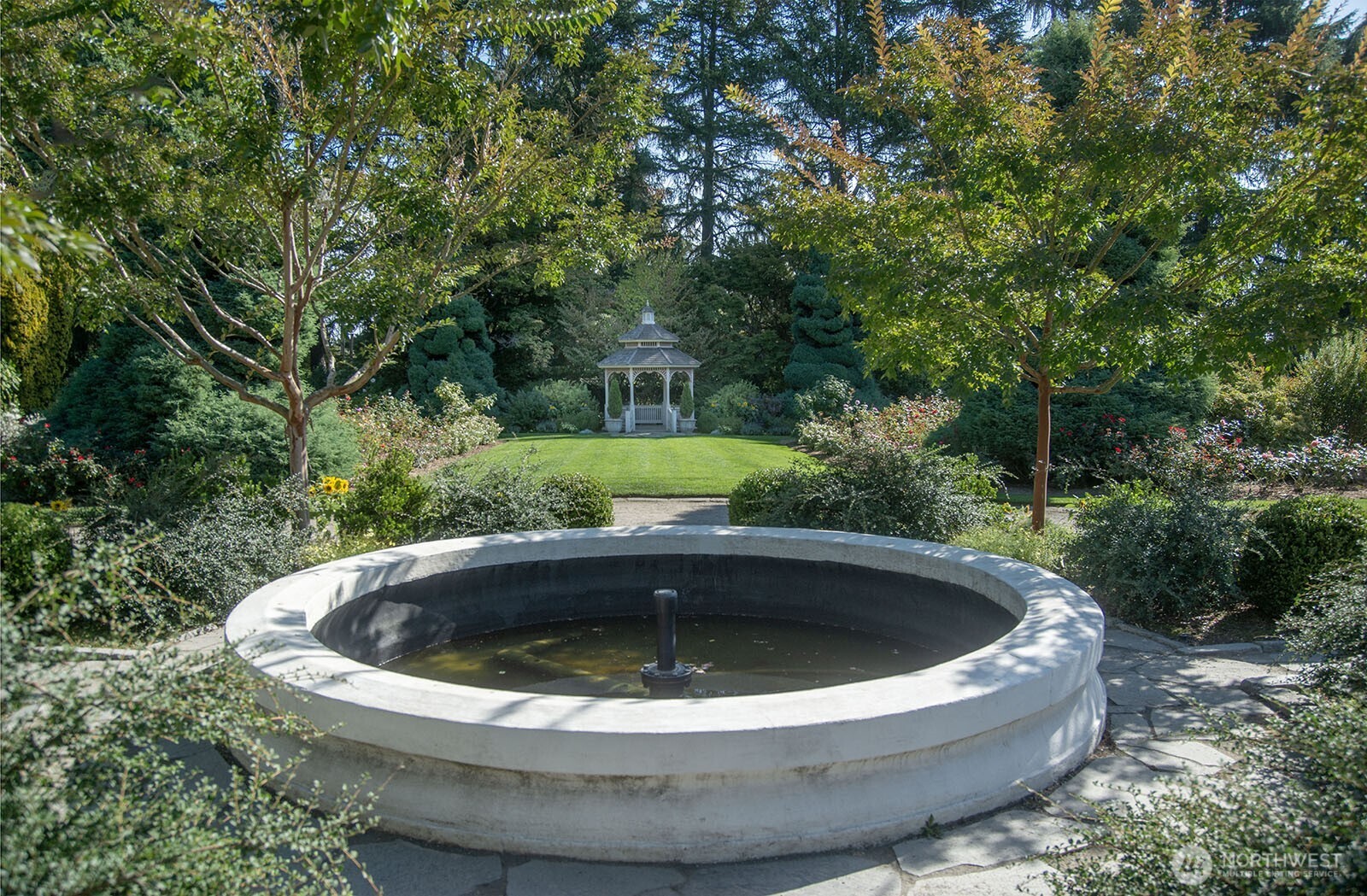 4915 Linden Avenue North Seattle, WA 98103 - Photo 38 of 40