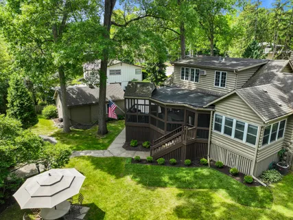 $949,000 | 837 Van Slyke Drive, Fontana, WI 53125
