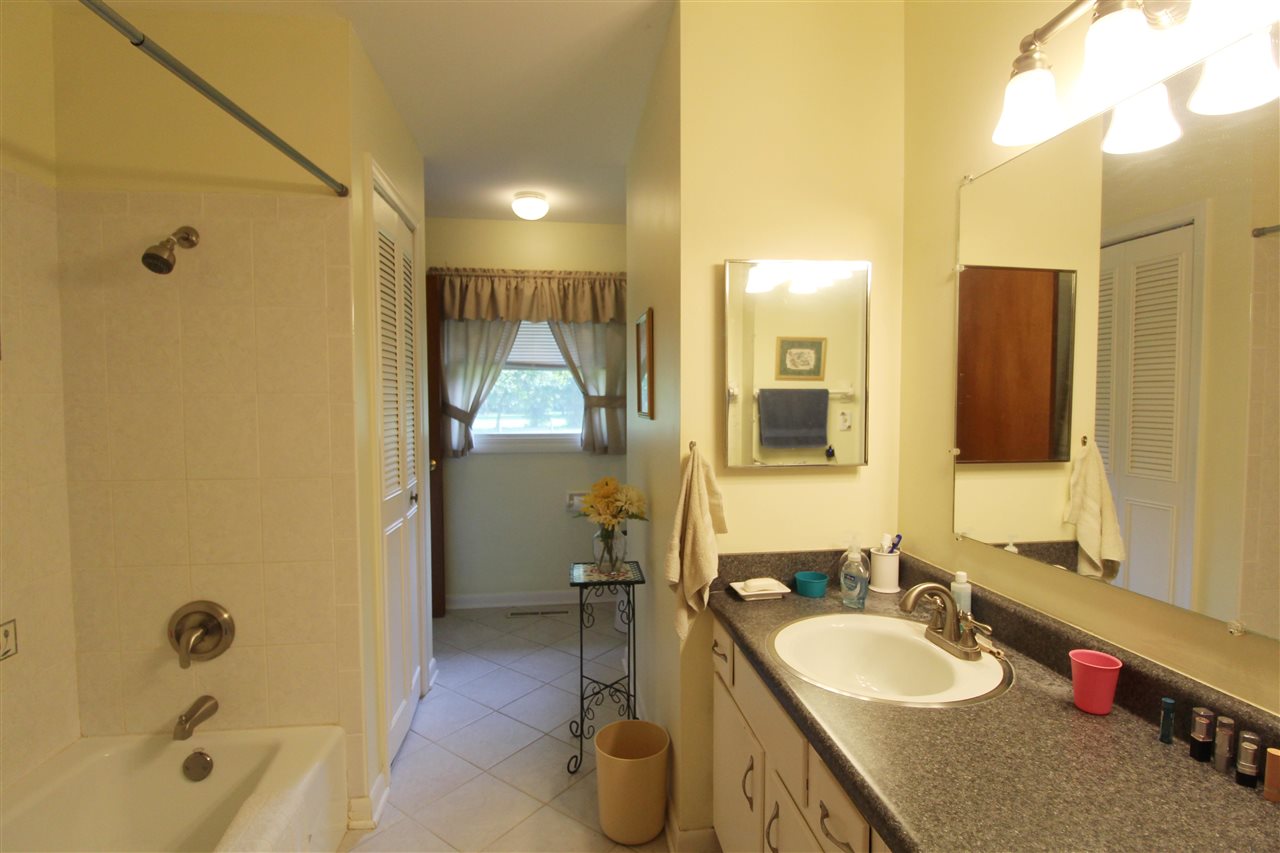 2132 North Nichols Road Flushing, MI 48433 - Photo 17 of 37 50055180-16.JPG