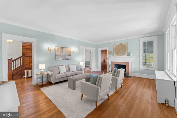 a view of a livingroom with furniture and windows