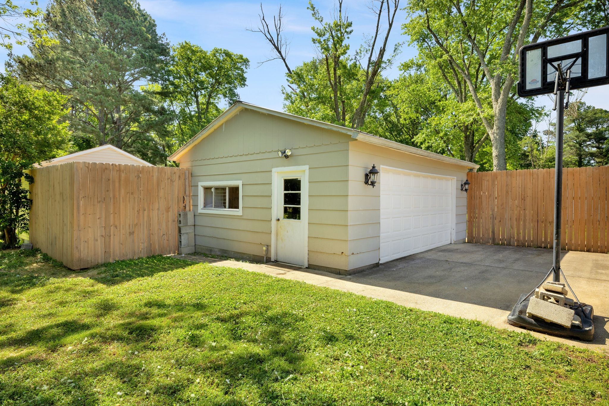 1610 Leaf Avenue Murfreesboro, TN 37130 - Photo 25 of 31 a view of a backyard with a house