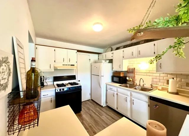 $245,000 | 22 Waterbury Lane, Unit N1, Schaumburg, IL 60193