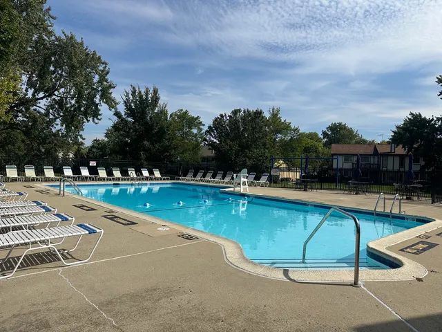 $245,000 | 22 Waterbury Lane, Unit N1, Schaumburg, IL 60193
