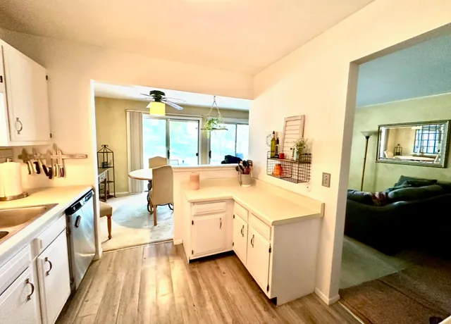 $245,000 | 22 Waterbury Lane, Unit N1, Schaumburg, IL 60193