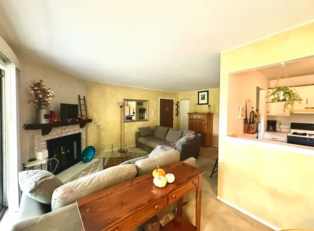 $245,000 | 22 Waterbury Lane, Unit N1, Schaumburg, IL 60193