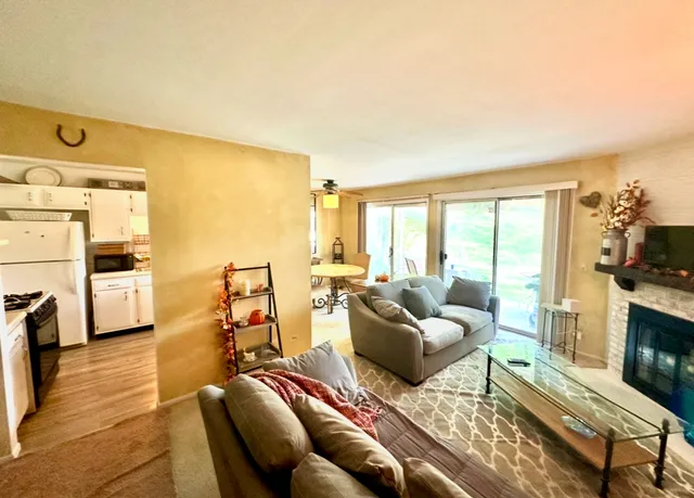 $245,000 | 22 Waterbury Lane, Unit N1, Schaumburg, IL 60193