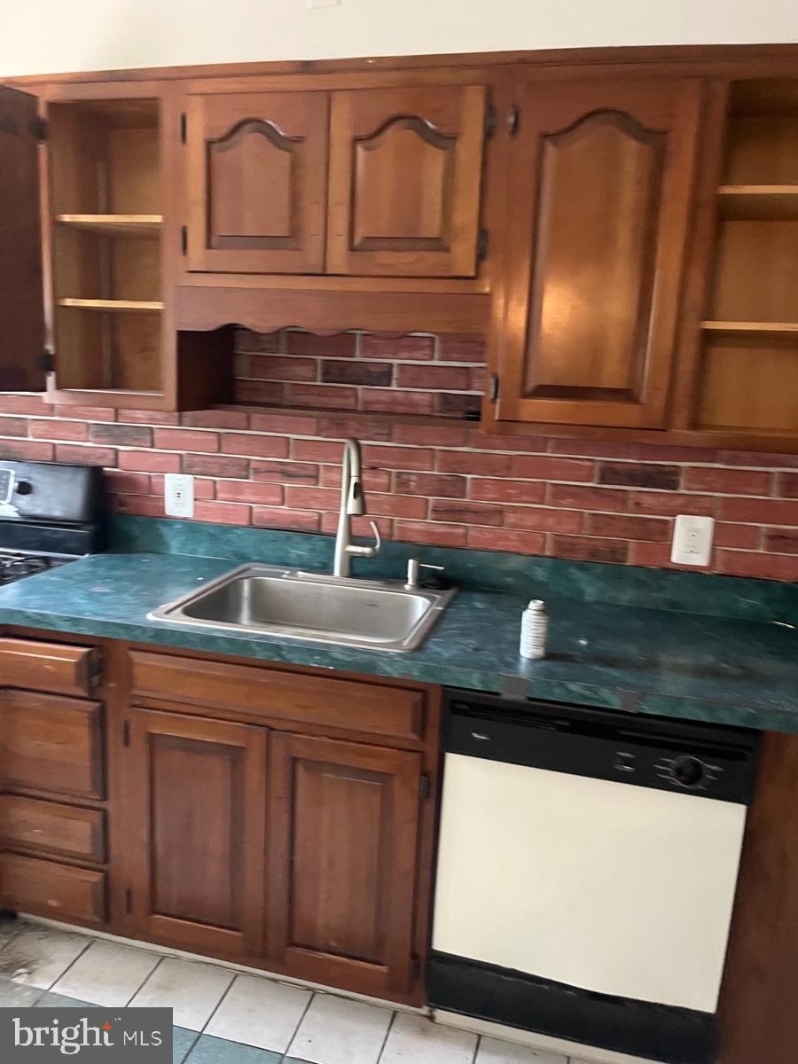 5041 West Hills Road Baltimore, MD 21229 - Photo 3 of 9 Gallery Image 3