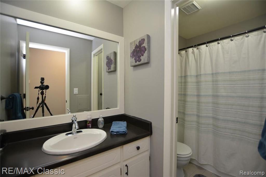 22529 Sheridan Road Novi, MI 48375 - Photo 15 of 17
