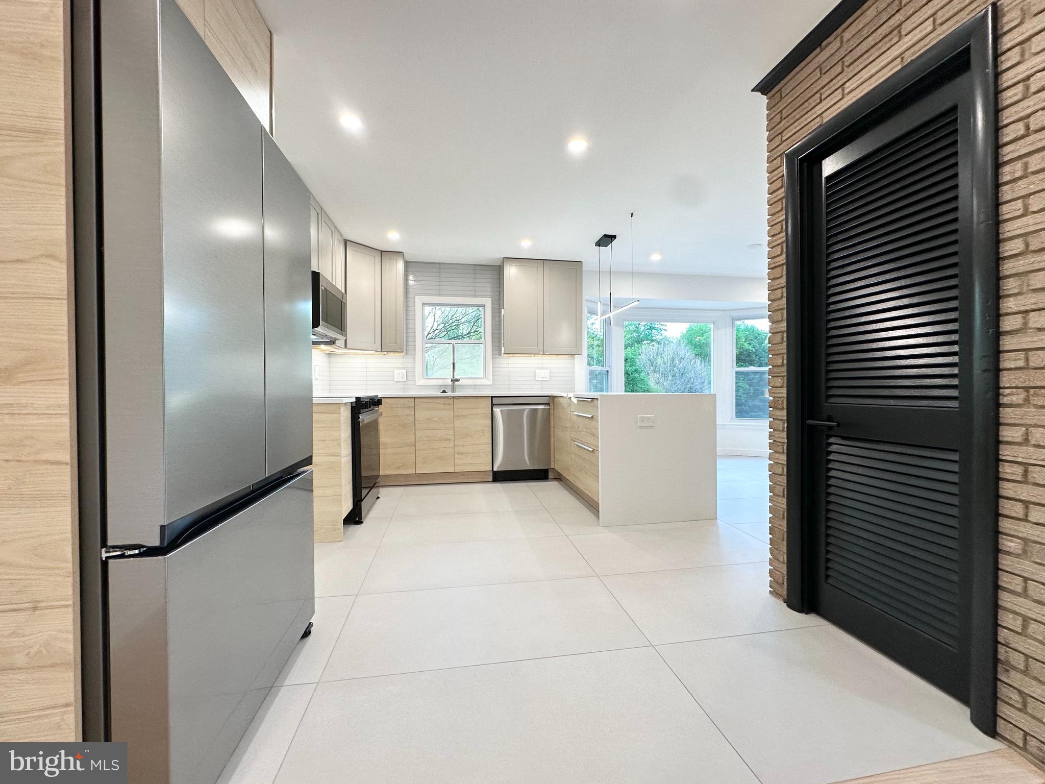 17821 Pond Road Ashton, MD 20861 - Photo 16 of 131