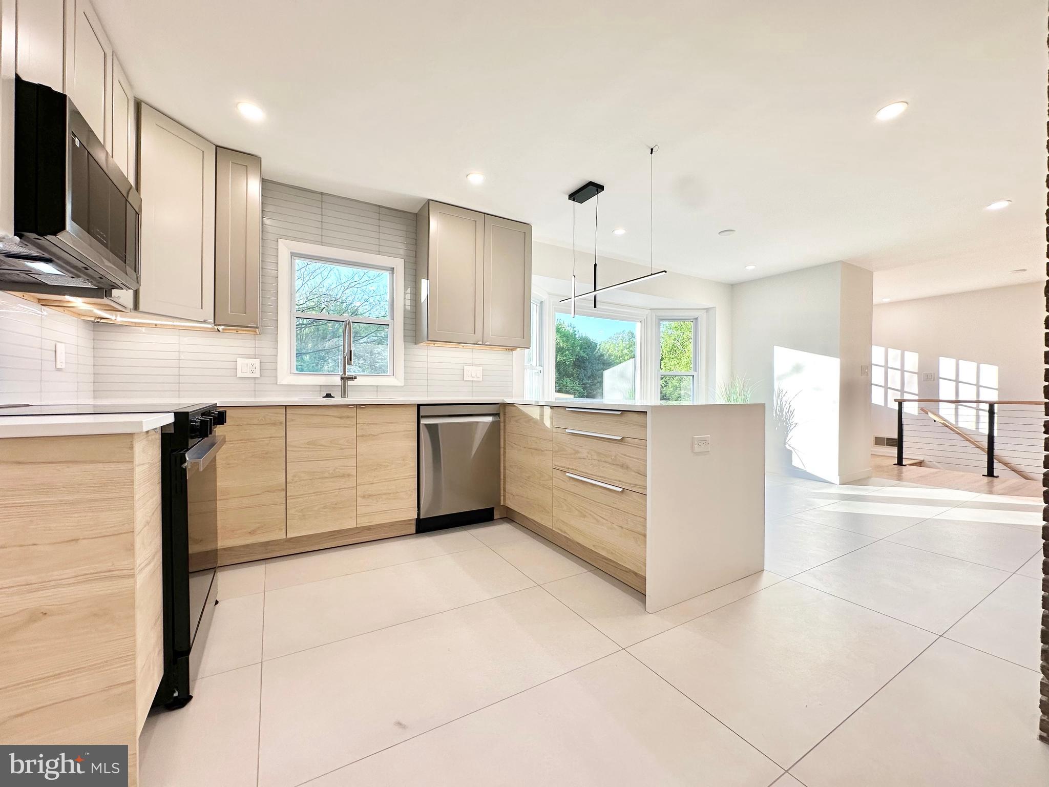 17821 Pond Road Ashton, MD 20861 - Photo 20 of 131