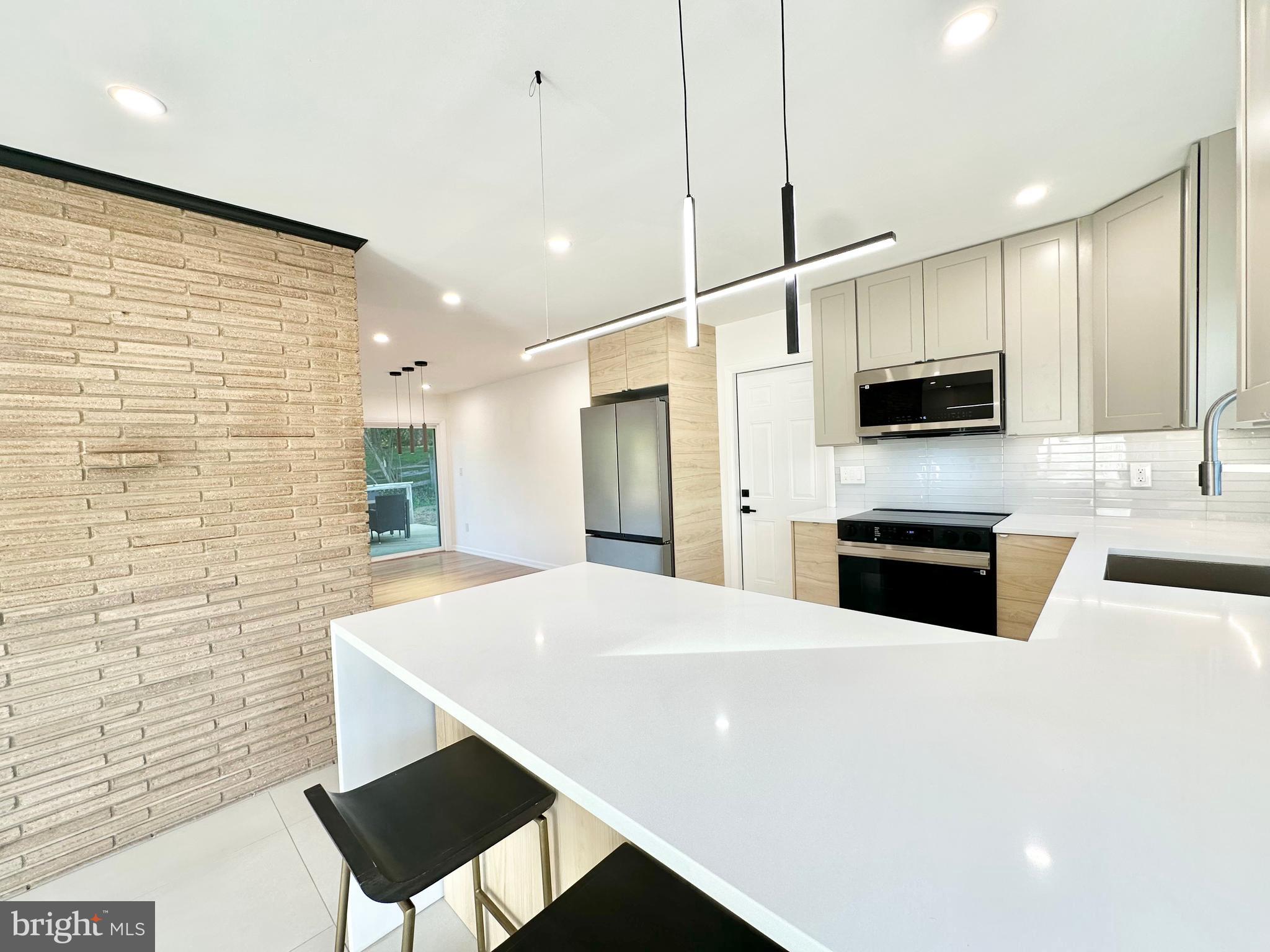 17821 Pond Road Ashton, MD 20861 - Photo 4 of 131