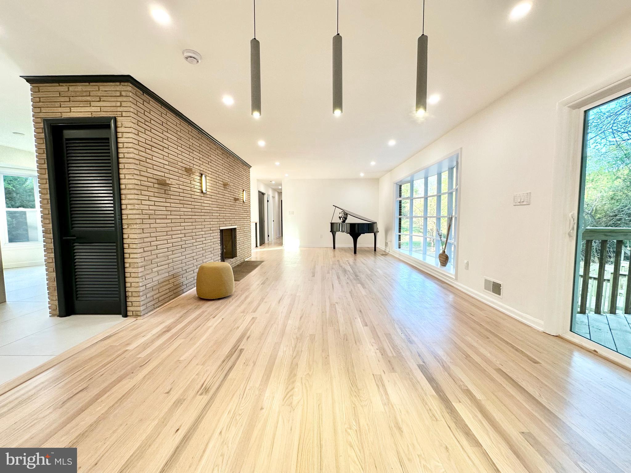 17821 Pond Road Ashton, MD 20861 - Photo 5 of 131