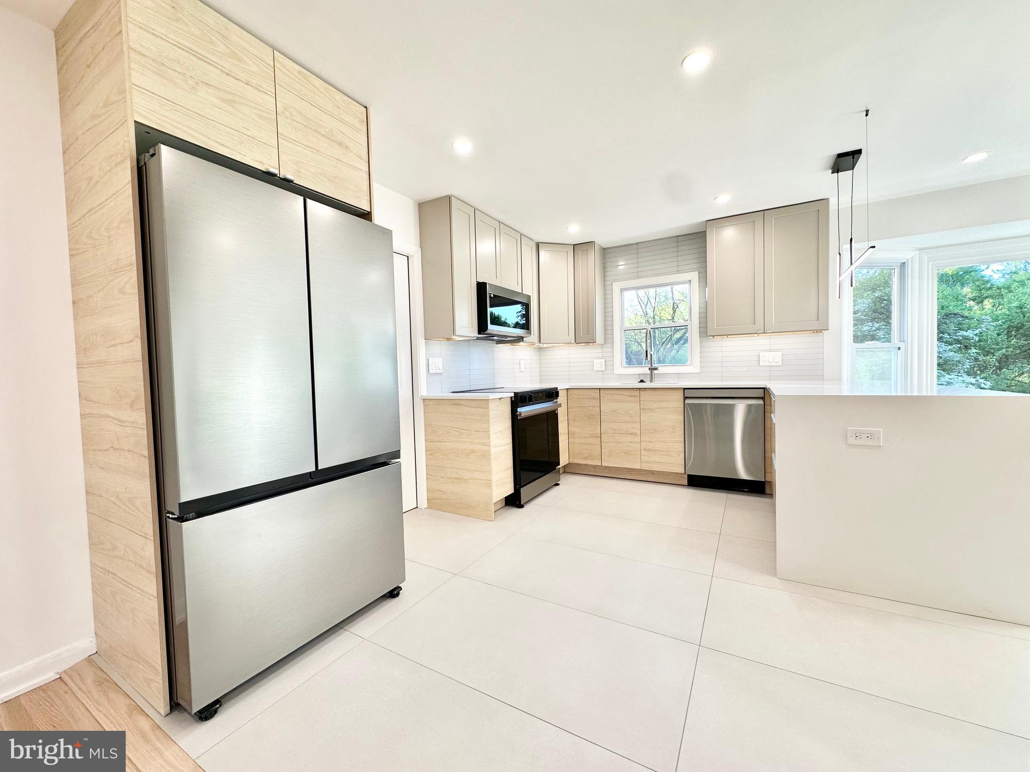 17821 Pond Road Ashton, MD 20861 - Photo 8 of 133