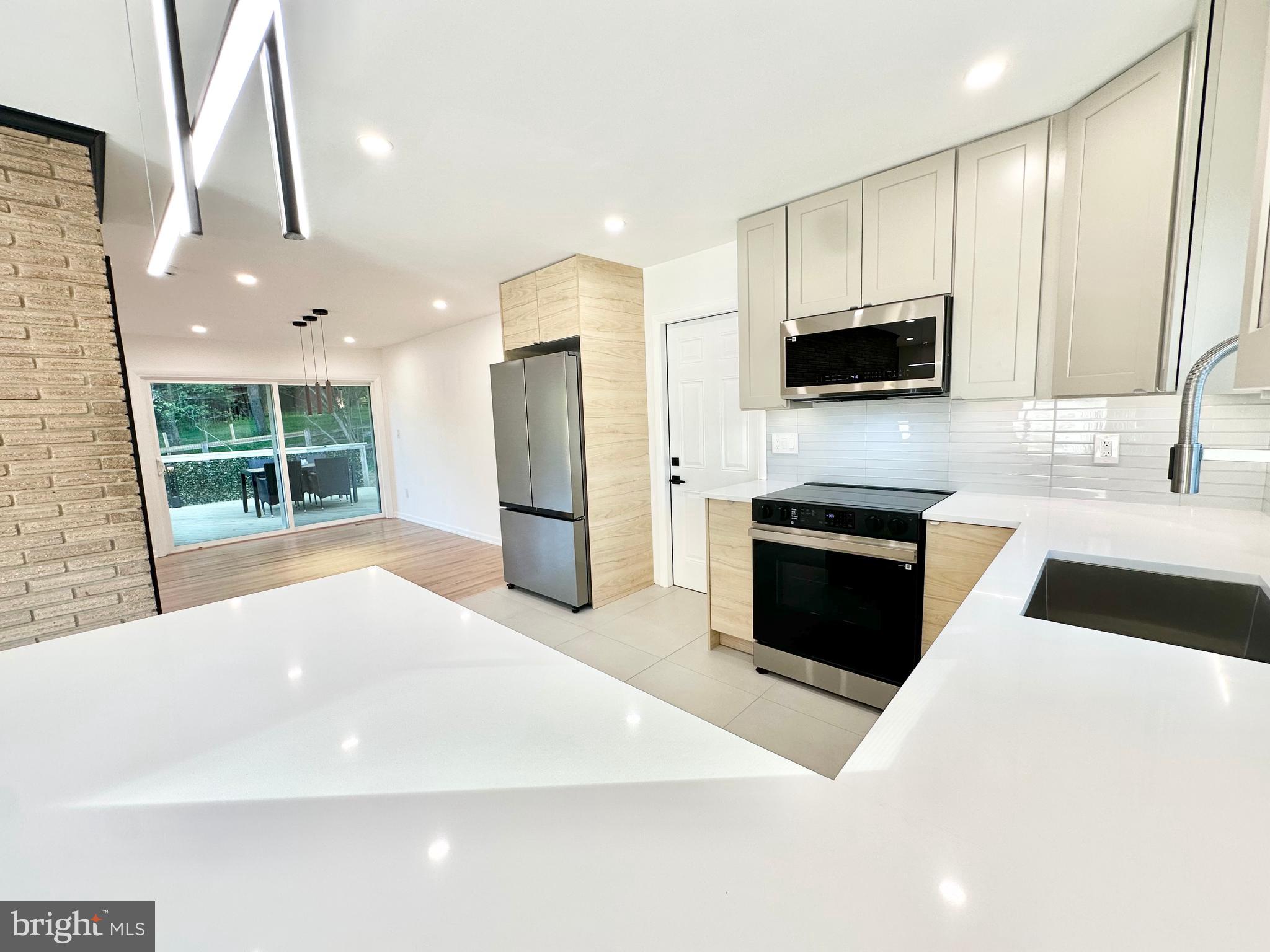 17821 Pond Road Ashton, MD 20861 - Photo 9 of 131