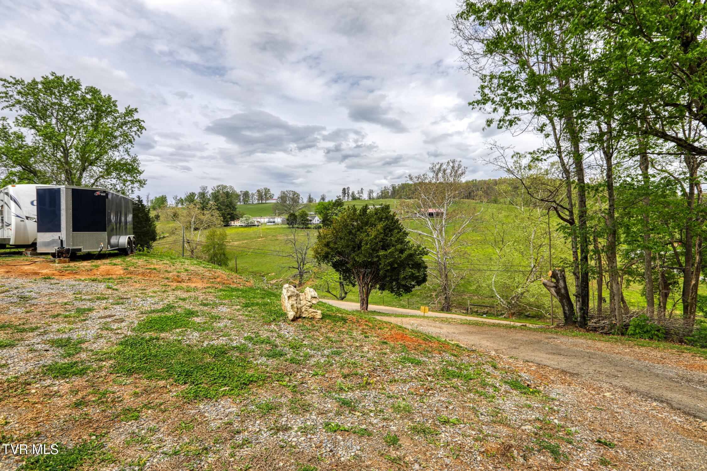 607 Okolona Road Church Hill, TN 37642 - Photo 5 of 11 607 Okolona MLSa -8