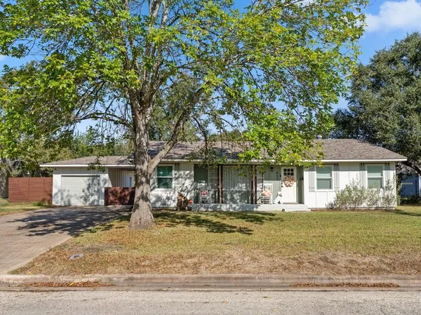 $249,000 | 804 Peach Street, El Campo, TX 77437