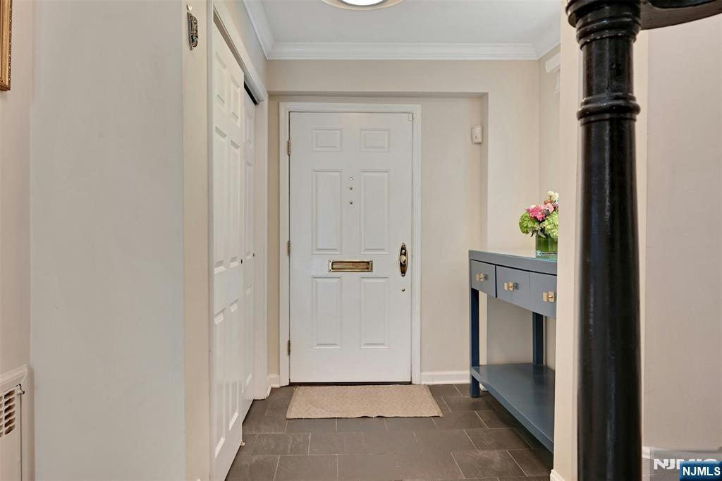 626 Sunderland Road Teaneck, NJ 07666 - Photo 3 of 40 Gallery Image 3