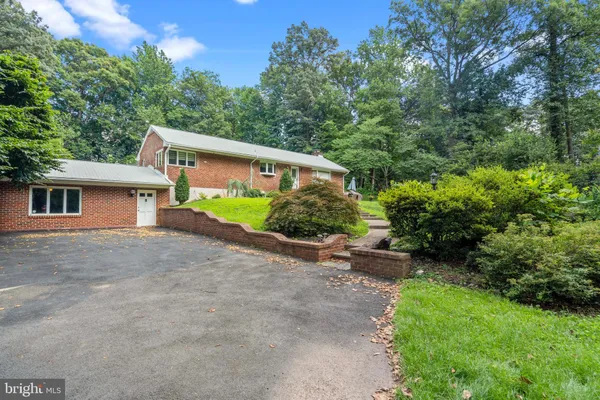 $4,000 | 5135 Summit Drive, Fairfax, VA 22030