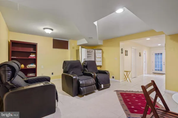 $4,000 | 5135 Summit Drive, Fairfax, VA 22030