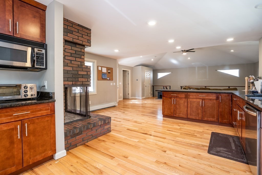 202 Harkness Road Amherst, MA 01002 - Photo 4 of 29