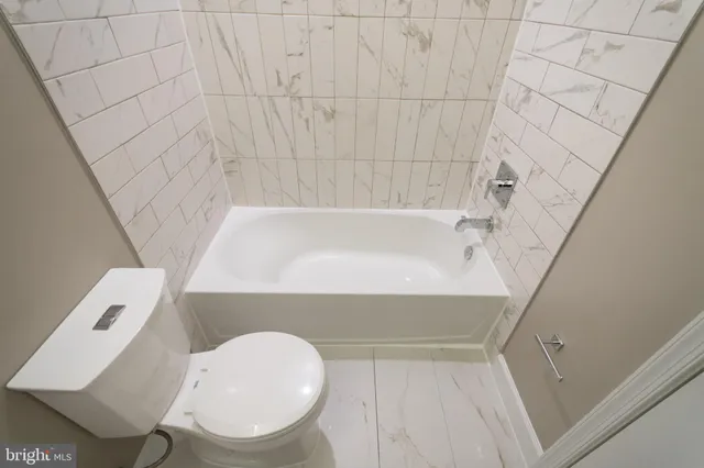 a bathroom with a bathtub and toilet