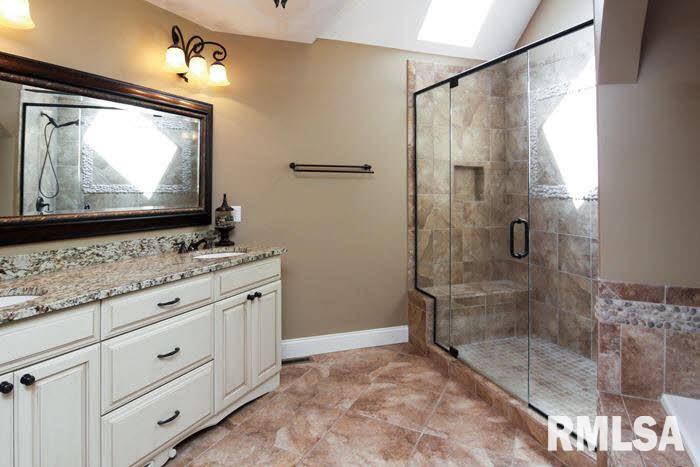 3295 Rambling Road Bettendorf, IA 52722 - Photo 8 of 22