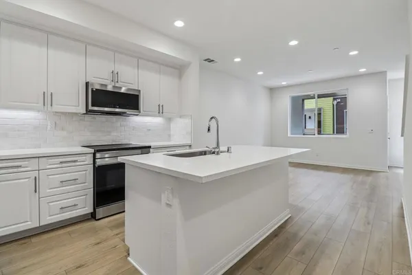 $649,990 | 533 Sandstone Court, El Cajon, CA 92020